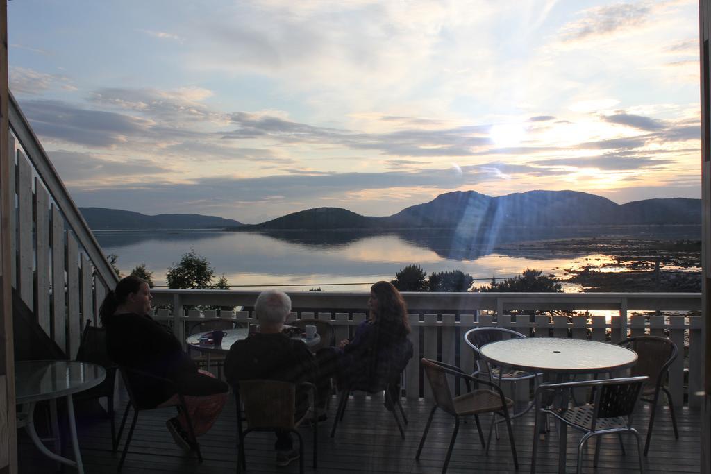 Ulvsvag Gjestgiveri Og Fjordcamping As ภายนอก รูปภาพ